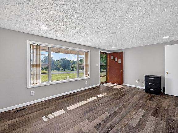 3rd image of 1018 New Hope Rd