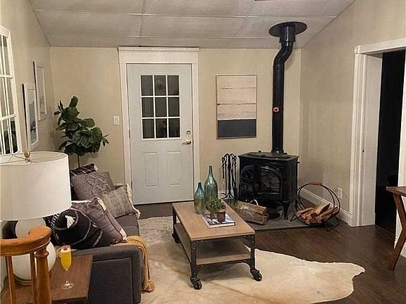 4th image of 19 Doris Dr