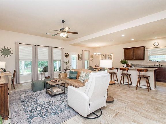 4th image of 42092 Dothan Pl