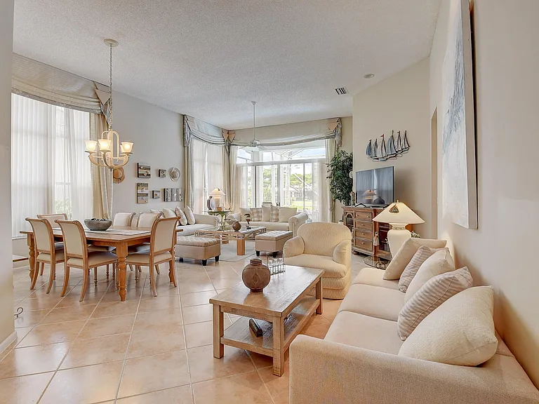 7725 Rockford Rd — Photo 3