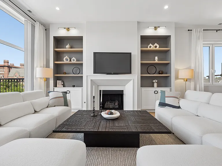 1615 W Irving Park Rd #3N — Photo 1