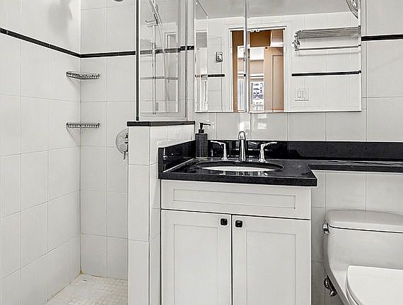 5th image of 153 E 57th St APT 15G