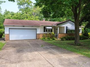 2873 Cricket Ln, Willoughby Hills, OH 44092
