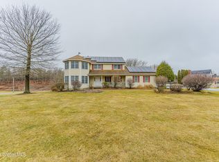 6 Heritage Hills Dr, Wynantskill, NY 12198