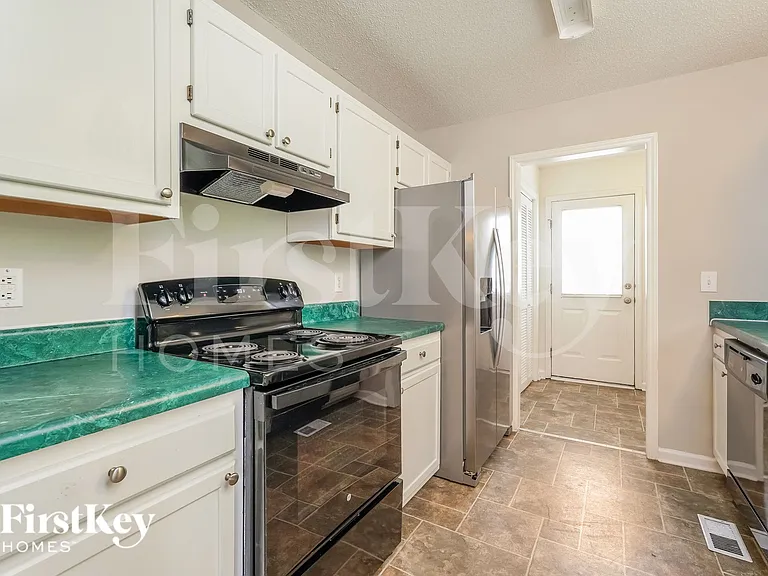 514 Three Oaks Dr — Photo 8