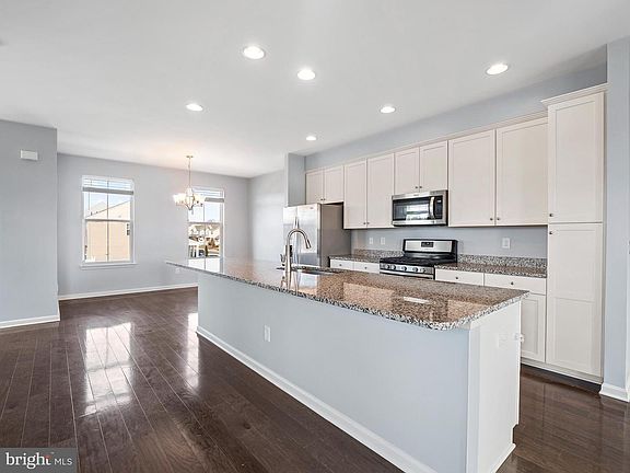 4th image of 1100 Hudgins Farm Cir