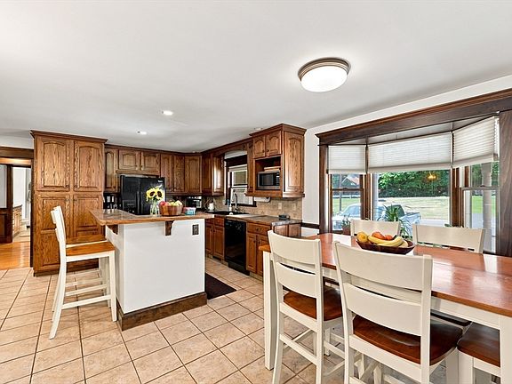 5th image of 1025 Westfield Rd