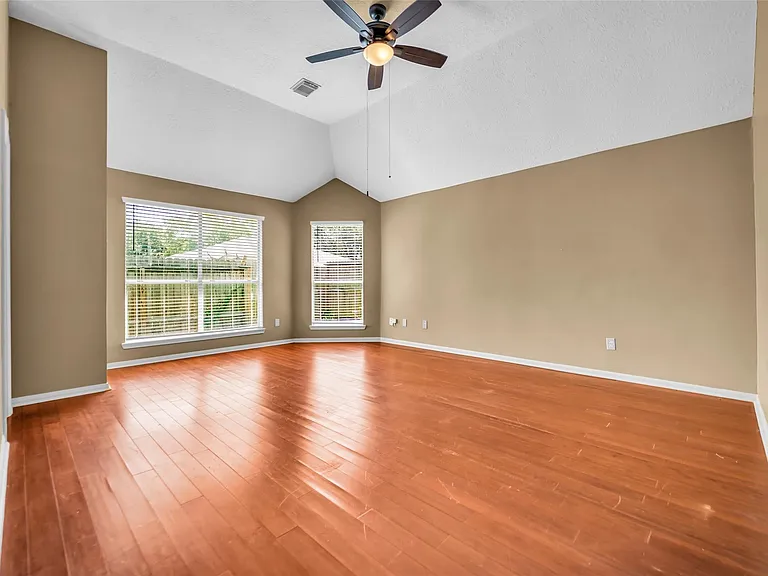 1046 Willersley Ln — Photo 9