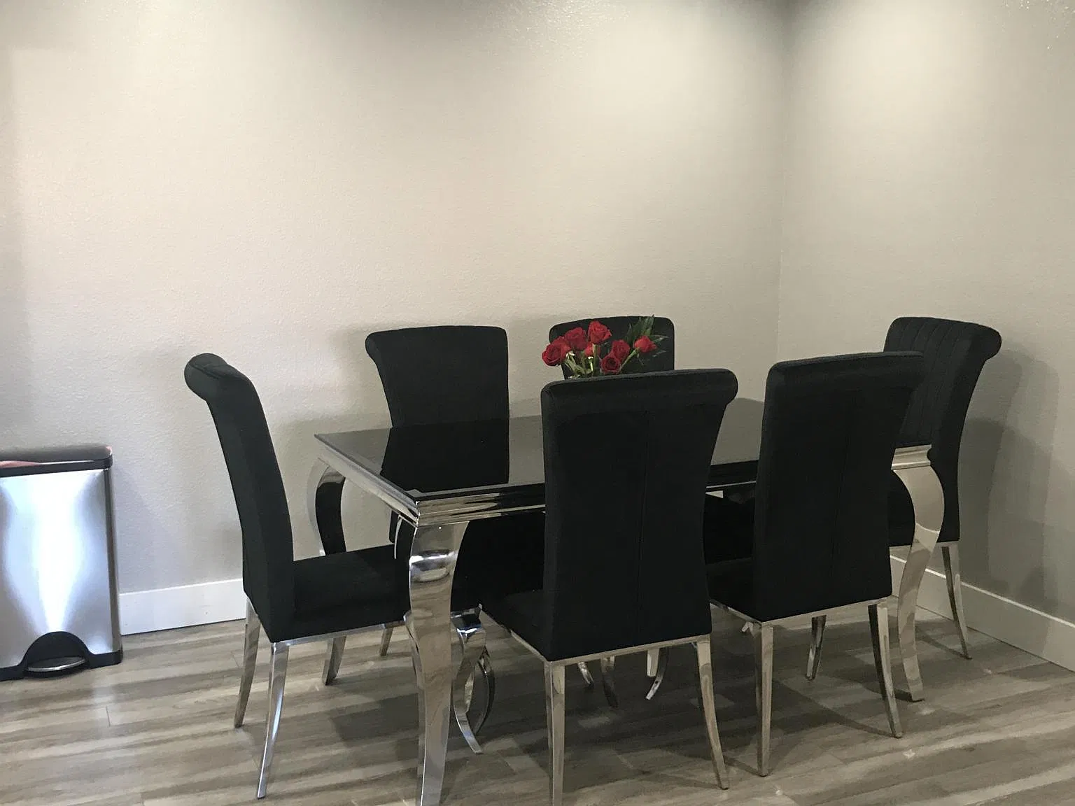 2 bed, 1071 sqft, $1,700 — Photo 2