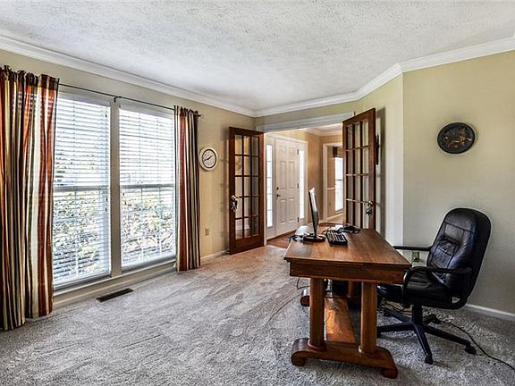 3rd image of 104 Aberdeen Dr