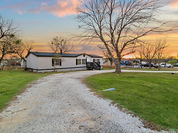 3rd image of 125 County Road 3822