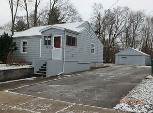 220 Laurel Dr, Battle Creek, MI