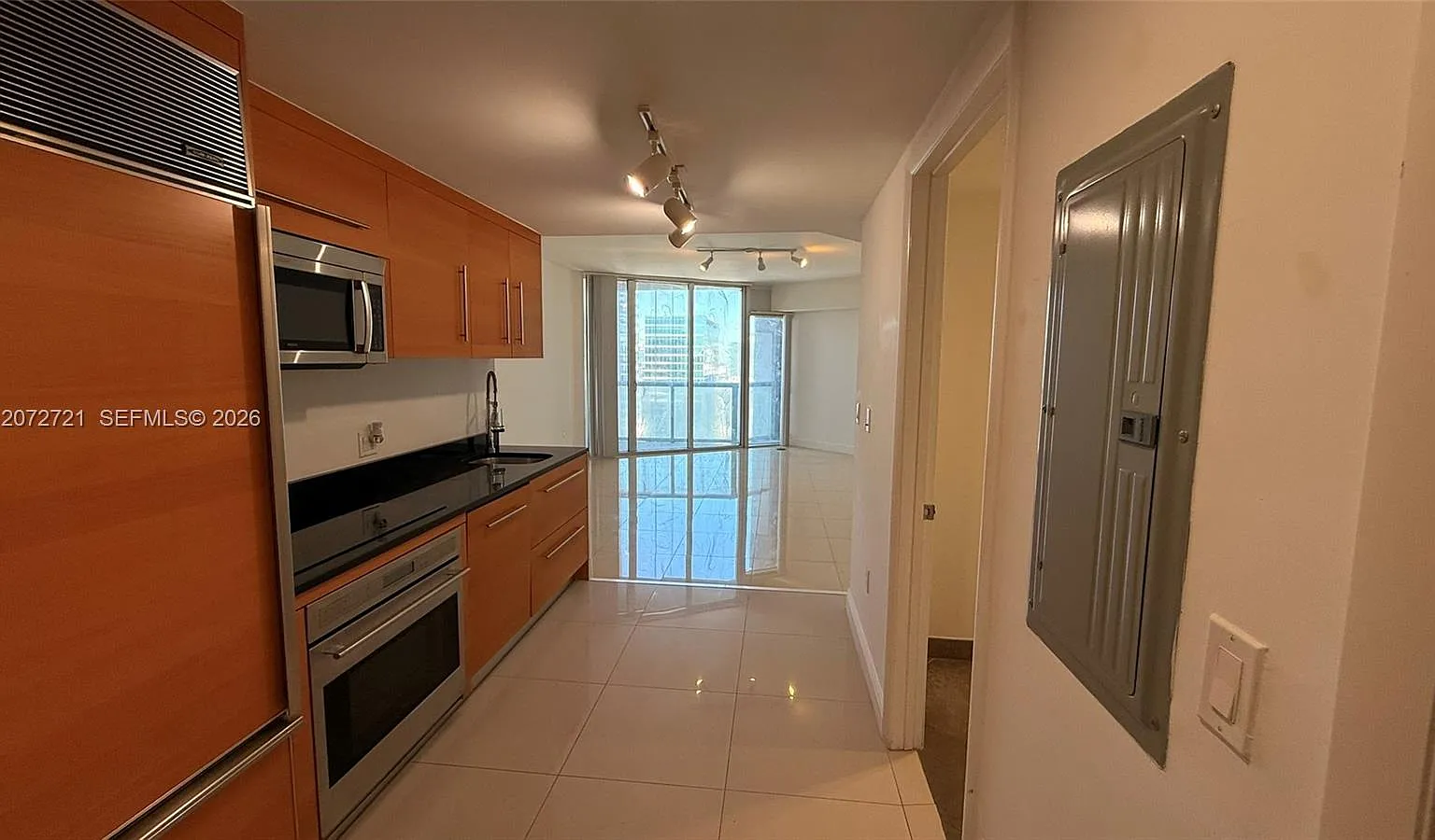 Iconbrickell Condo No 1 — Photo 3