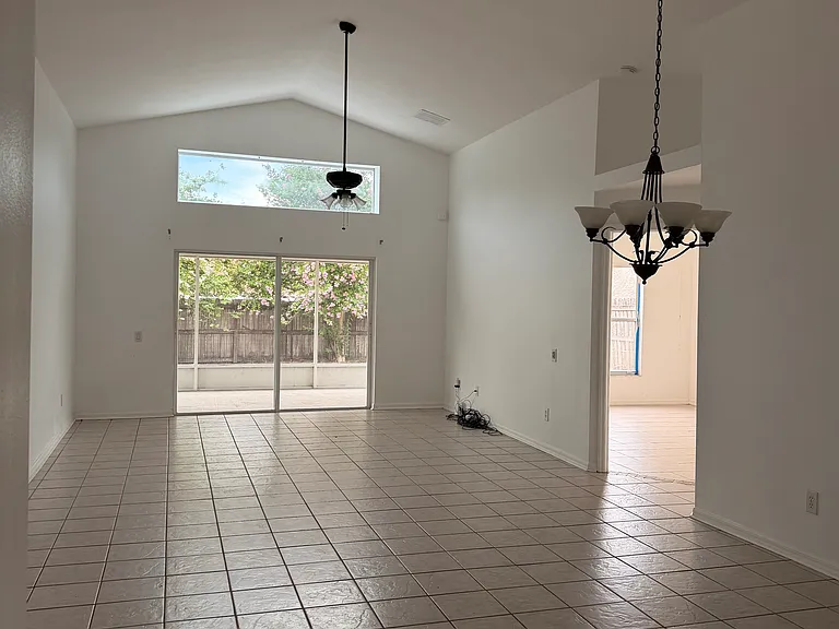 10430 Hallmark Blvd — Photo 2