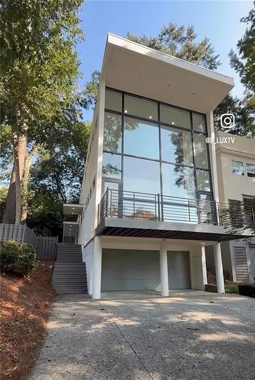 3 bed, 3.0 bath, 2700 sqft, $6,000 — Photo 2