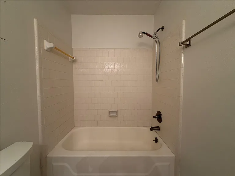 18142 Glenledi Dr — Photo 37