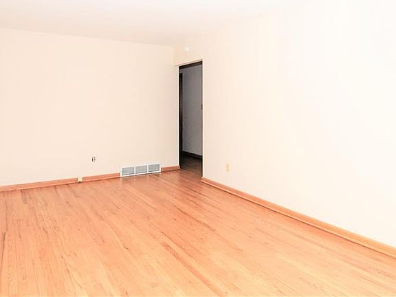 3rd image of 1671 Sackett Ave