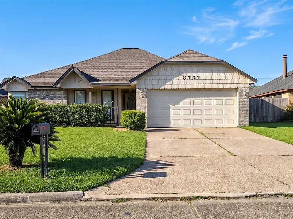 8731 Croteau Dr