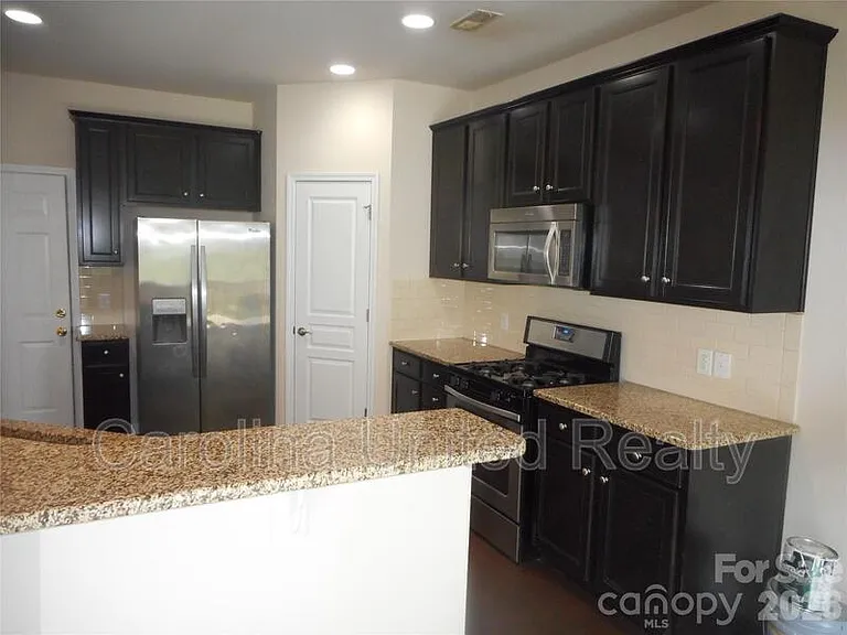 5860 Glassport Ln #504 — Photo 7