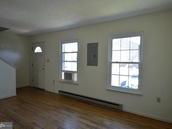 2nd image of 305 Waterford Ln