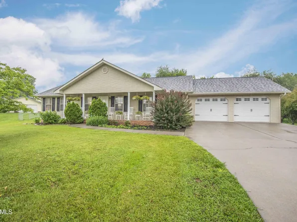 231 Twin Ridges Dr, Maryville, TN 37804