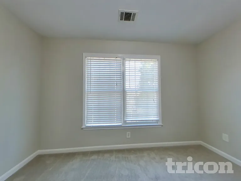 1060 Middlebrooke Dr — Photo 12