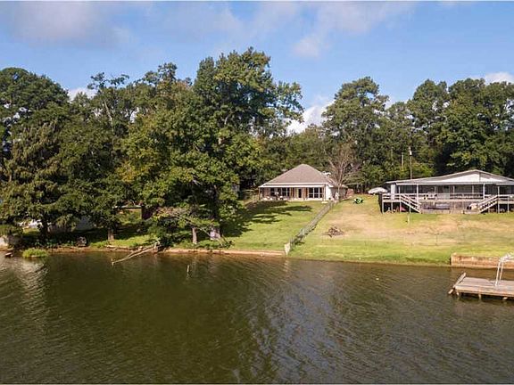 3rd image of 2460 Lake Park Ln