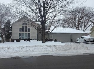 3517 Highlands Rd N, Brooklyn Park, MN 55443