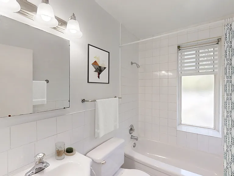 262 Reynolds St — Photo 8