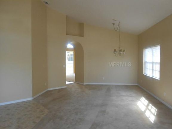 5th image of 221 High Vista Dr