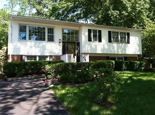 400 Adahi Rd SE, Vienna, VA 22180