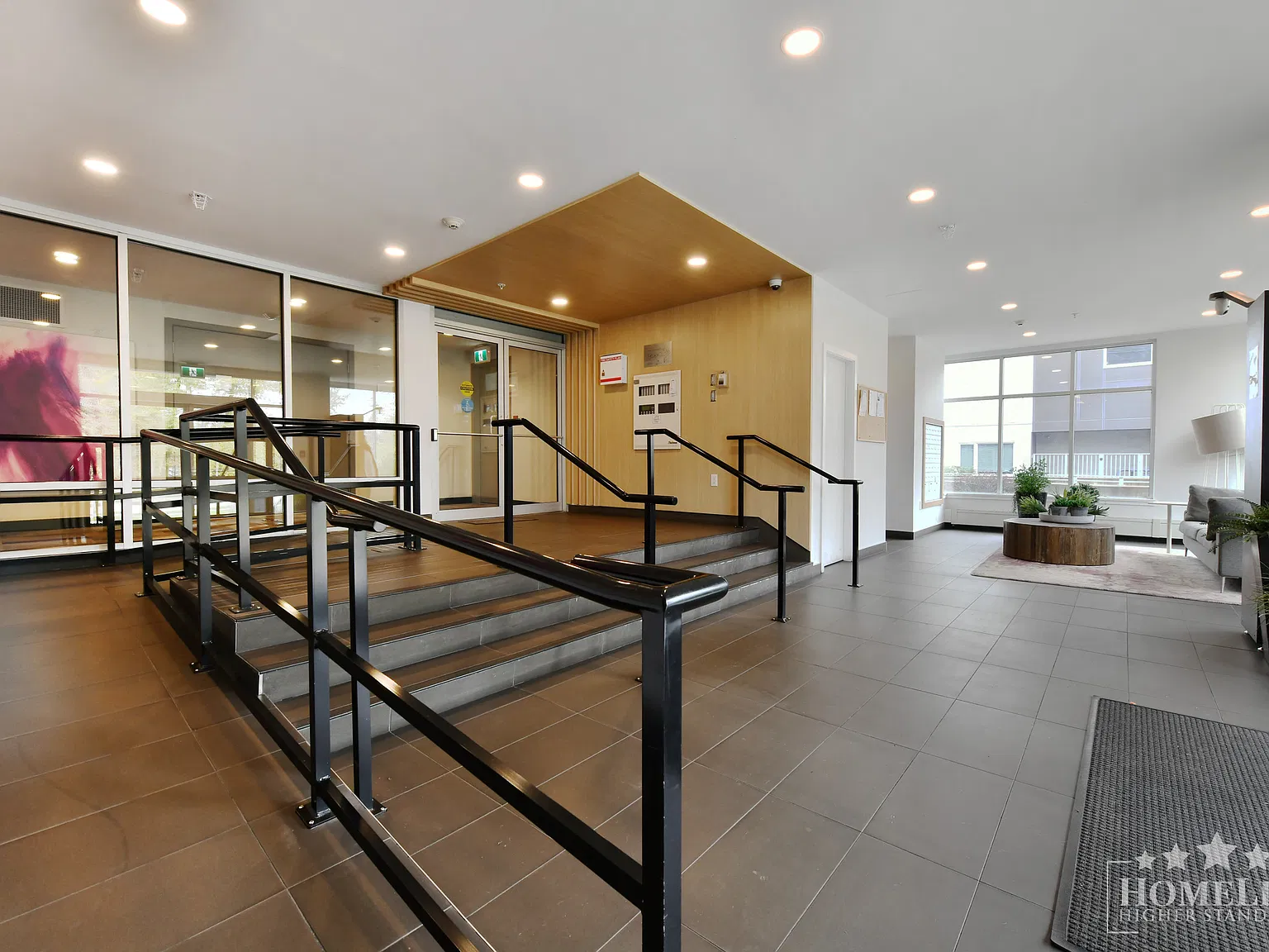 13963 105 Blvd Surrey — Photo 2
