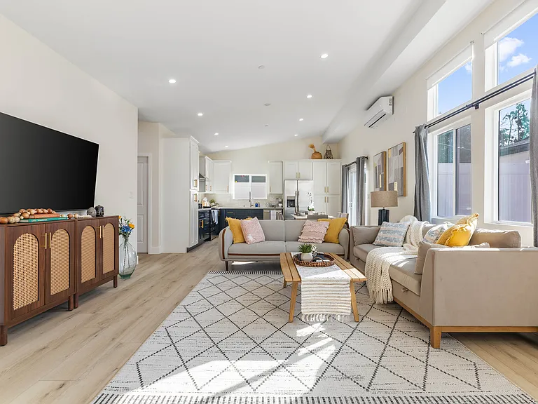 10842 Memory Park Ave — Photo 13