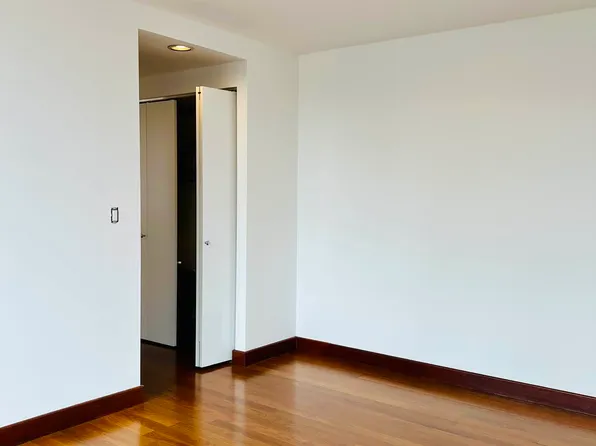 305 East 63rd Street image 14 of 24