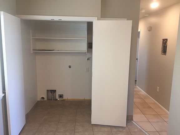 4th image of 1786 E Lincoln Ln #B