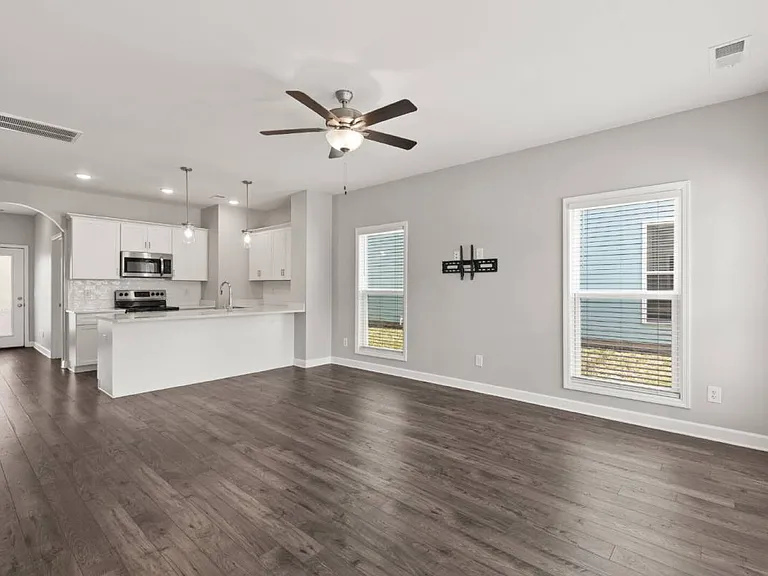 242 Mansfield Dr — Photo 6