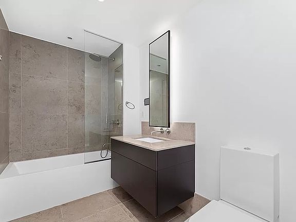 4th image of 429 Kent Ave #733