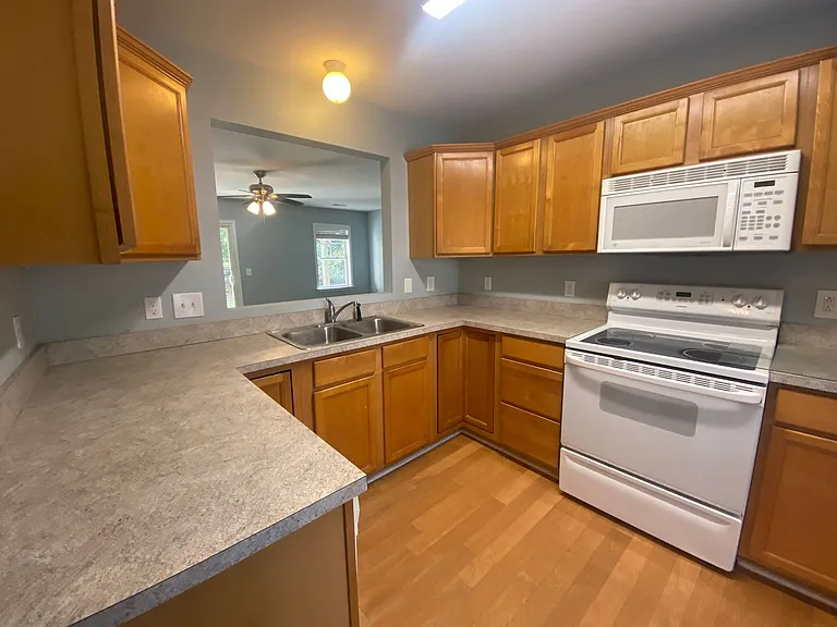 5132 Greenville Loop Rd #B — Photo 8