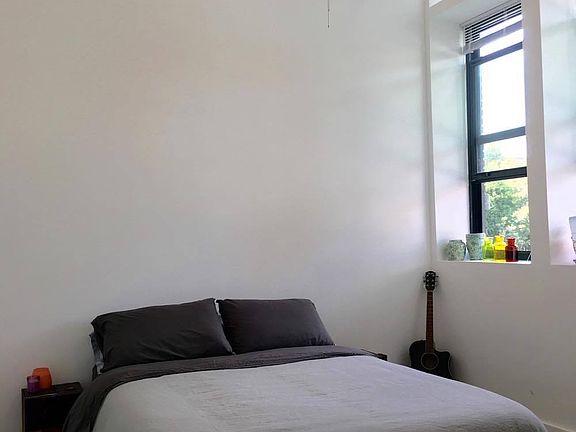 5th image of 609 E Kirby St APT 105