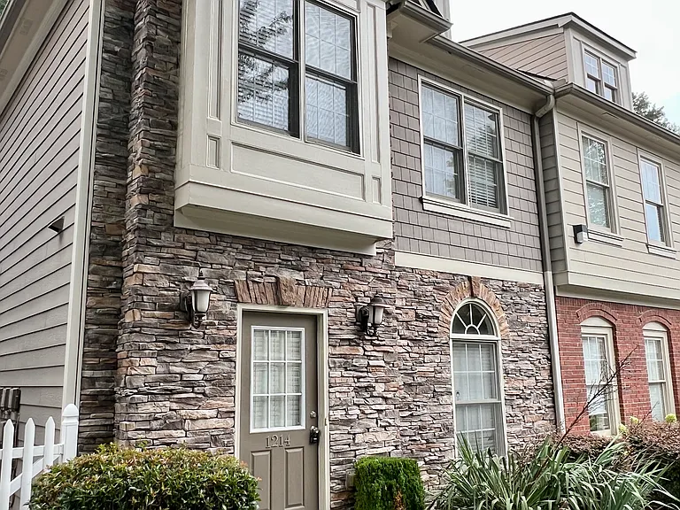 1214 Harris Commons Pl — Photo 1
