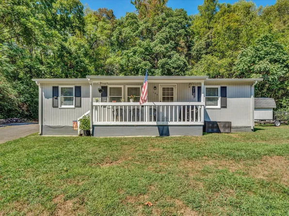 145 Spring Hollow Rd, Troutville, VA 24175