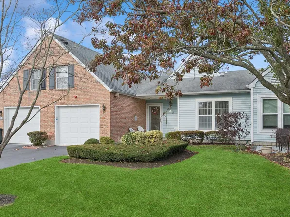 59 Chippendale Drive #59, Mount Sinai, NY 11766