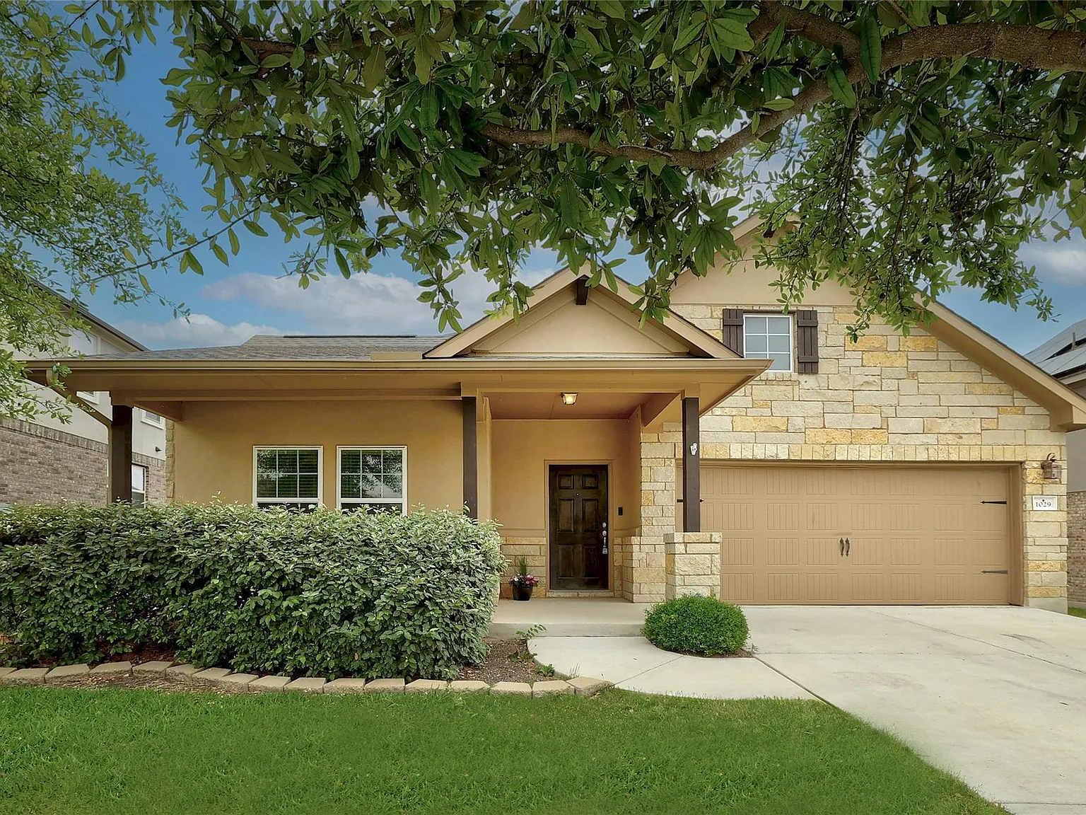 4 bed, 3.0 bath, 2626 sqft, $2,399 — Photo 1
