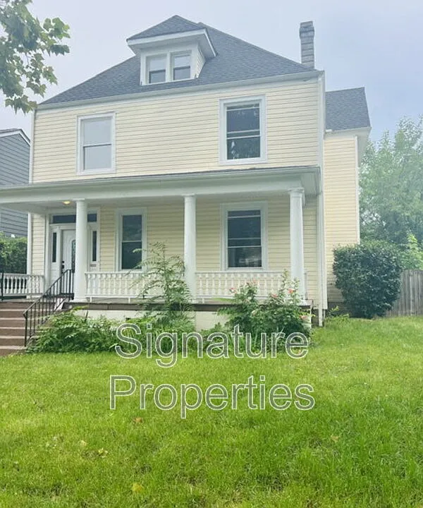 102 W Lancaster Rd