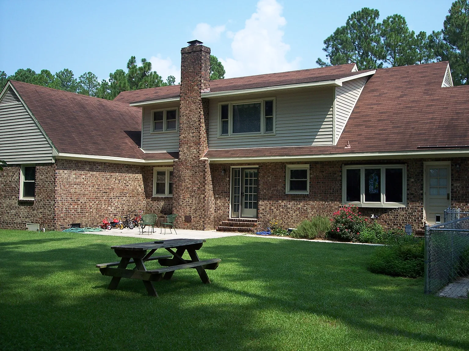 3217 Jura Dr — Photo 2