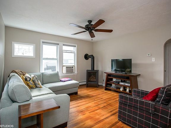 2nd image of 230 W Wyoming Ave
