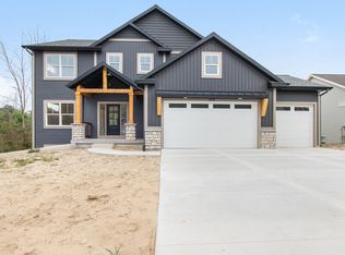 8076 Golden Oak Dr, Jenison, MI 49428