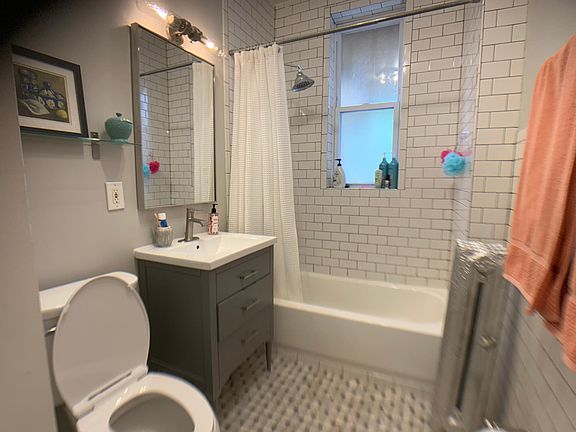 4th image of 1245 W Thorndale Ave APT 2W