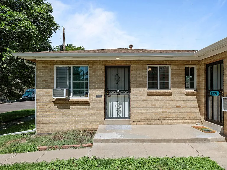 1393 S Grant St — Photo 4