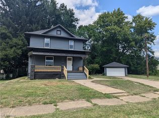 1340 Chestnut St, Coshocton, OH 43812